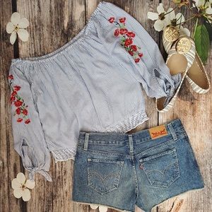 🚫SOLD🚫New! Levi's Mid-rise Cut-off Shorts
